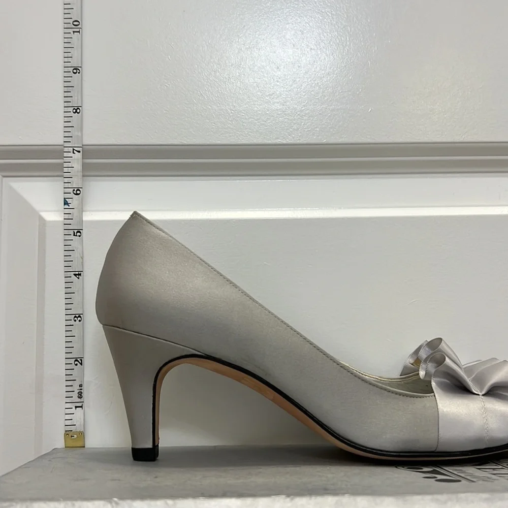 Vaneli Di Notte Silver Satin Peep Toe Heels - Picture 13 of 13